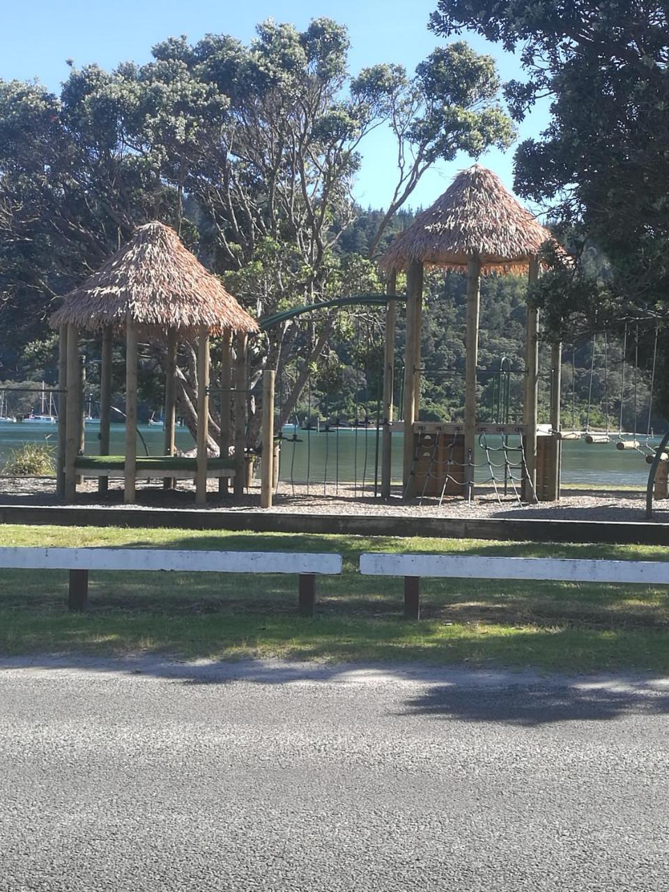 Harbour Inn Whangamata Buitenkant foto