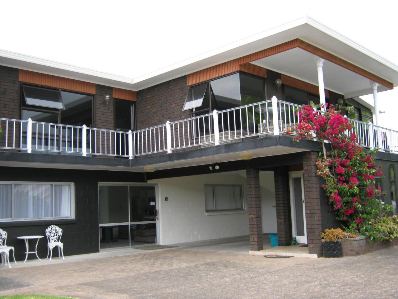 Harbour Inn Whangamata Buitenkant foto