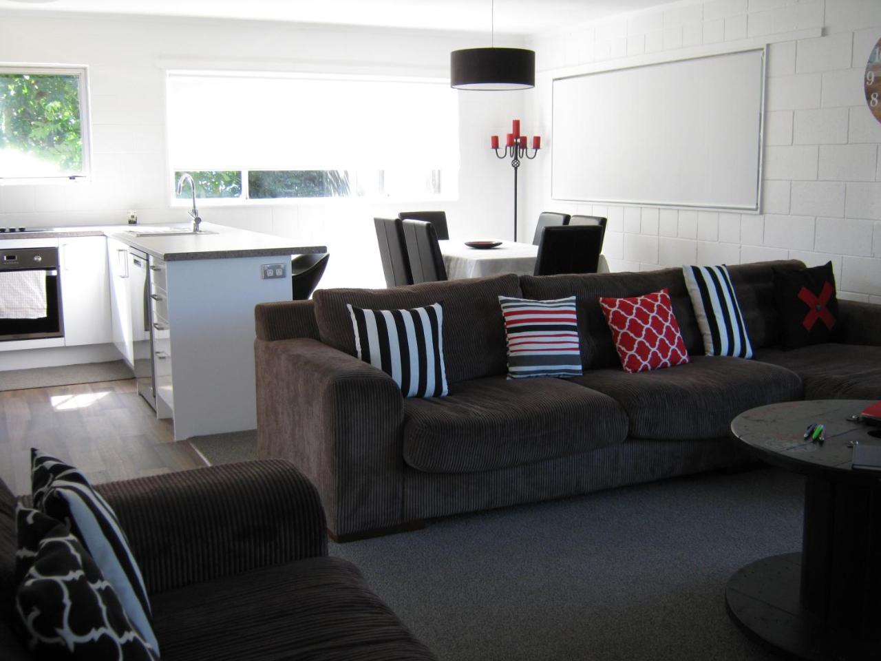 Harbour Inn Whangamata Buitenkant foto