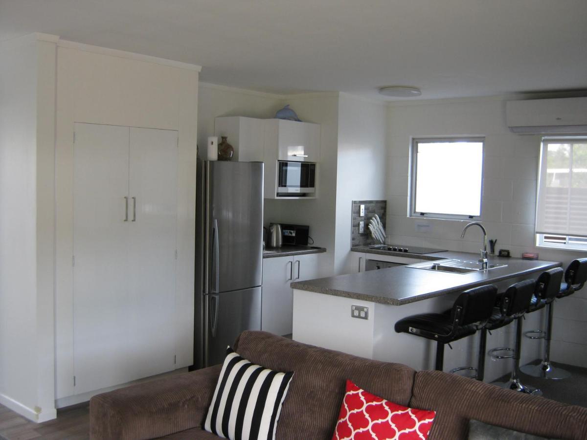 Harbour Inn Whangamata Buitenkant foto
